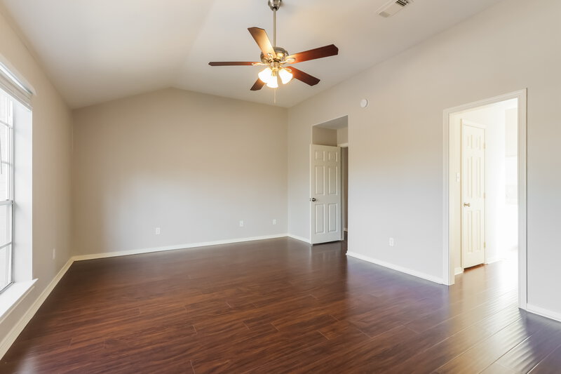 2,000/Mo, 13607 Country Pine Ct Tomball, TX 77375 Main Bedroom View 2
