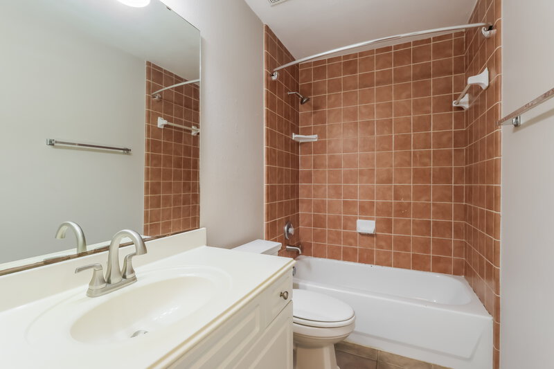 2,000/Mo, 13607 Country Pine Ct Tomball, TX 77375 Bathroom View