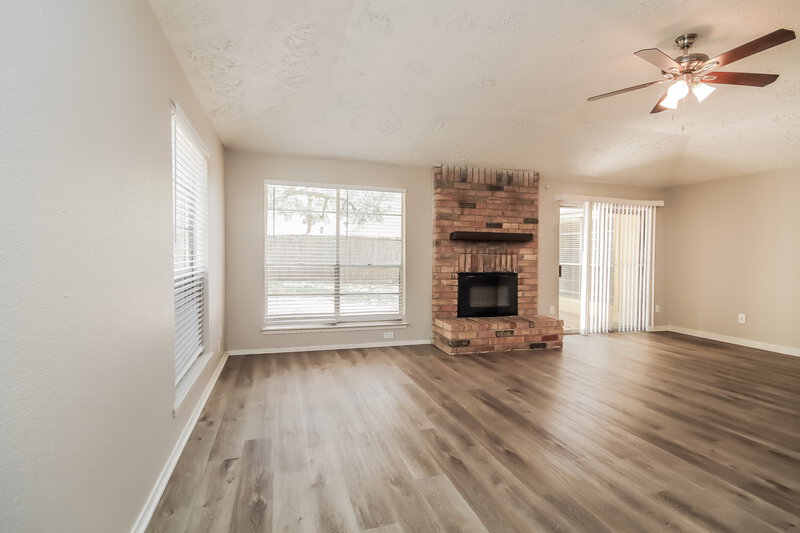 2,195/Mo, 3607 Macon Pl Ct Houston, TX 77082 Living Room View