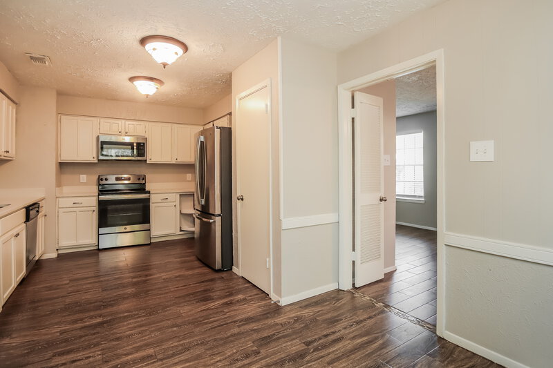 2,195/Mo, 3607 Macon Pl Ct Houston, TX 77082 Kitchen View 2