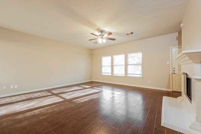 3,530/Mo, 20206 Glacier Falls Dr Tomball, TX 77375 Living Room View