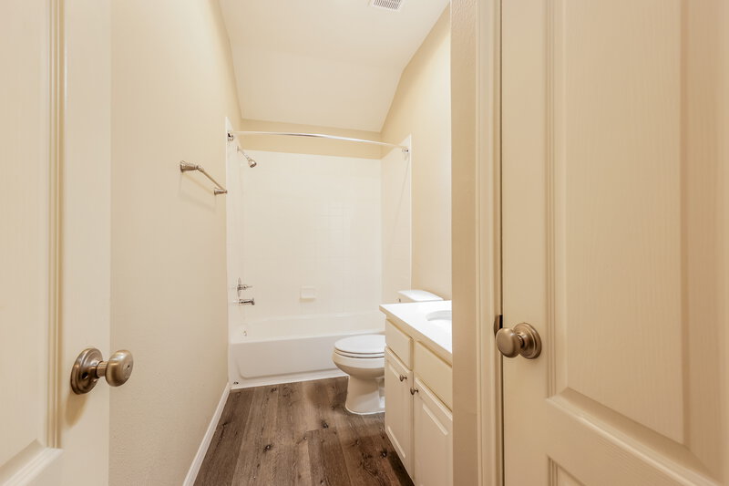 3,530/Mo, 20206 Glacier Falls Dr Tomball, TX 77375 Bathroom View 2