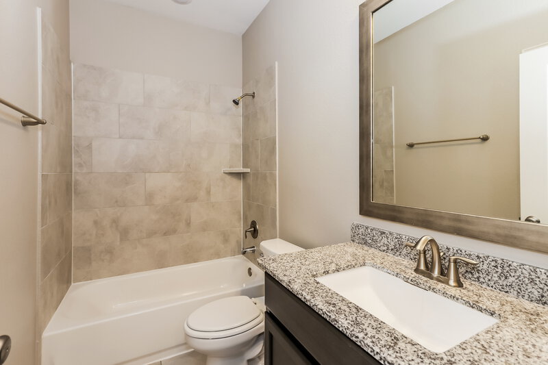 2,280/Mo, 31306 Mallet Cv Fulshear, TX 77441 Bathroom View