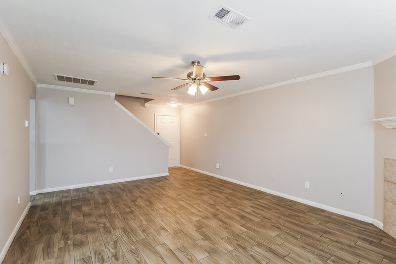 2,015/Mo, 8111 Greens Rd Humble, TX 77396 Living Room View