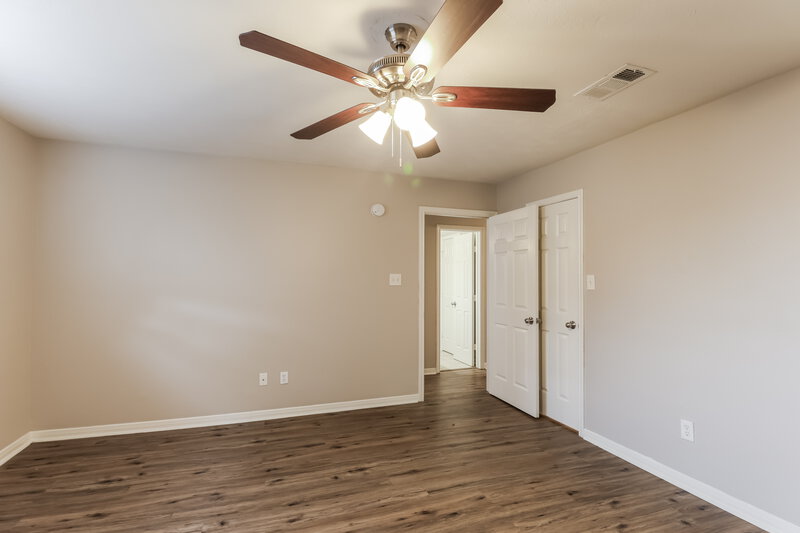 2,015/Mo, 8111 Greens Rd Humble, TX 77396 Main Bedroom View 2