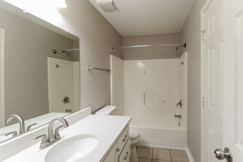 2,015/Mo, 8111 Greens Rd Humble, TX 77396 Bathroom View
