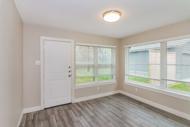 2,015/Mo, 1140 Glenda St Pearland, TX 77581 Dining Room View 2