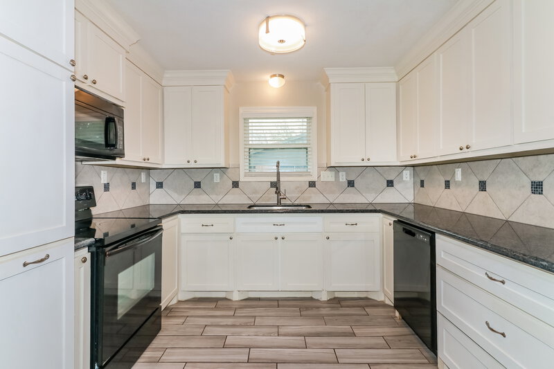 2,015/Mo, 1140 Glenda St Pearland, TX 77581 Kitchen View