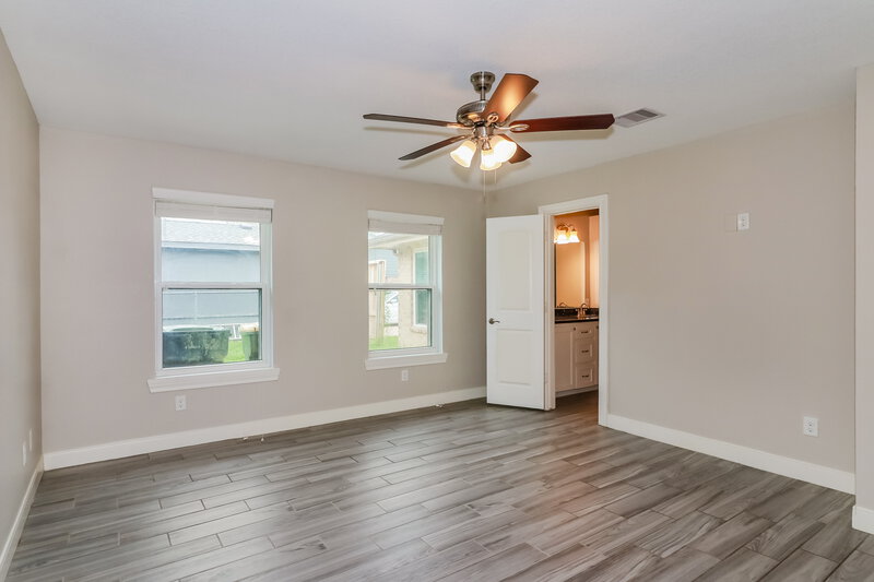2,015/Mo, 1140 Glenda St Pearland, TX 77581 Main Bedroom View