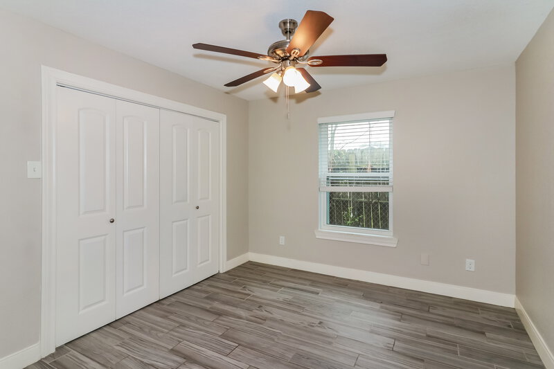 2,015/Mo, 1140 Glenda St Pearland, TX 77581 Bedroom View 2