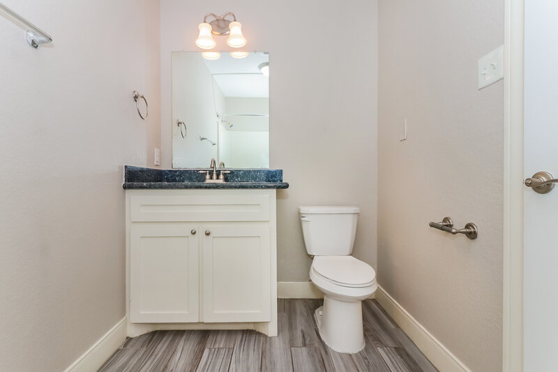2,015/Mo, 1140 Glenda St Pearland, TX 77581 Bathroom View