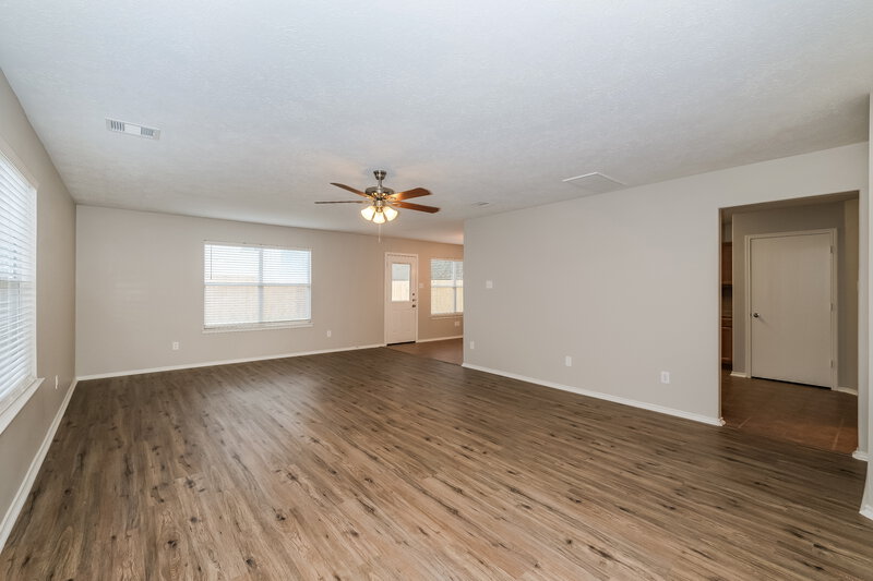 2,250/Mo, 7219 Cool Springs Ct Magnolia, TX 77354 Living Room View