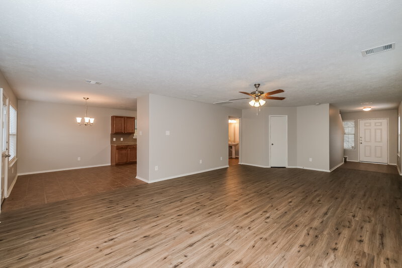 2,250/Mo, 7219 Cool Springs Ct Magnolia, TX 77354 Living Room View 2