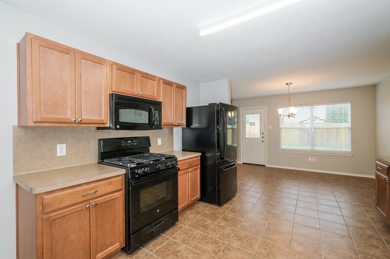 2,250/Mo, 7219 Cool Springs Ct Magnolia, TX 77354 Kitchen View 2
