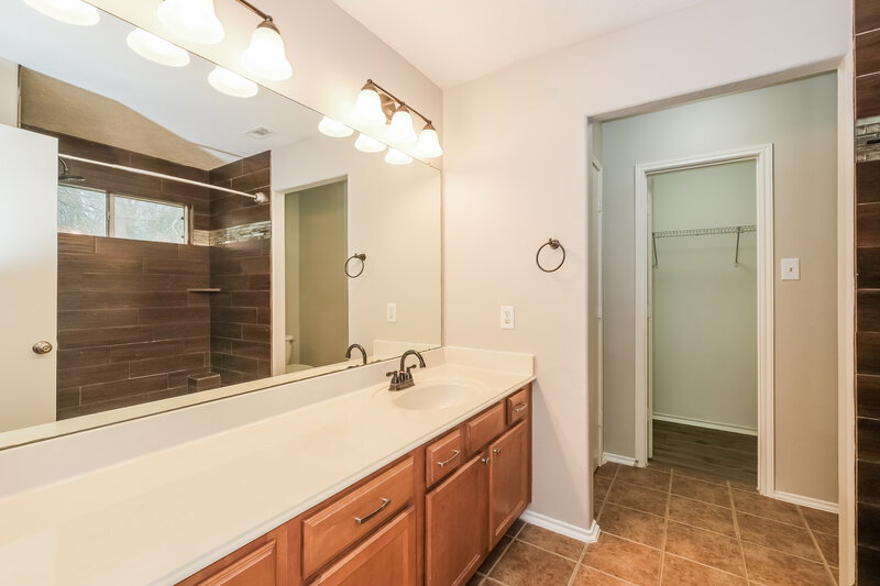 2,250/Mo, 7219 Cool Springs Ct Magnolia, TX 77354 Main Bathroom View