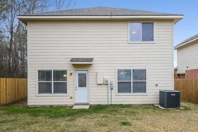 2,250/Mo, 7219 Cool Springs Ct Magnolia, TX 77354 Rear View