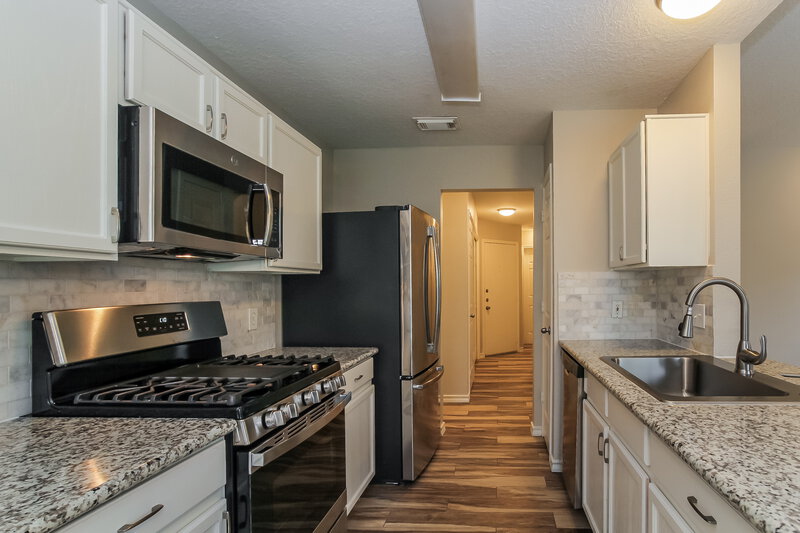 1,715/Mo, 18207 Trinity Knoll Way Humble, TX 77346 Kitchen View