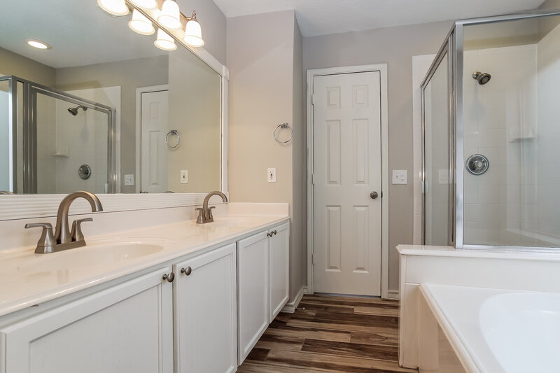 1,715/Mo, 18207 Trinity Knoll Way Humble, TX 77346 Main Bathroom View