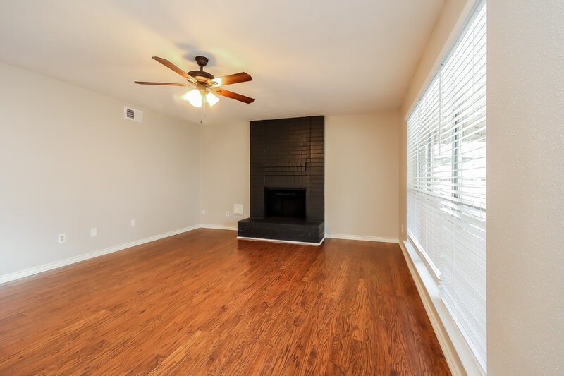 2,485/Mo, 1710 Valero St Friendswood, TX 77546 Living Room View