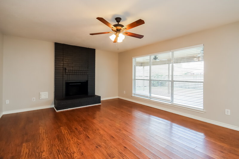 2,485/Mo, 1710 Valero St Friendswood, TX 77546 Living Room View 2