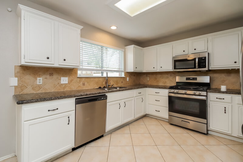 2,485/Mo, 1710 Valero St Friendswood, TX 77546 Kitchen View