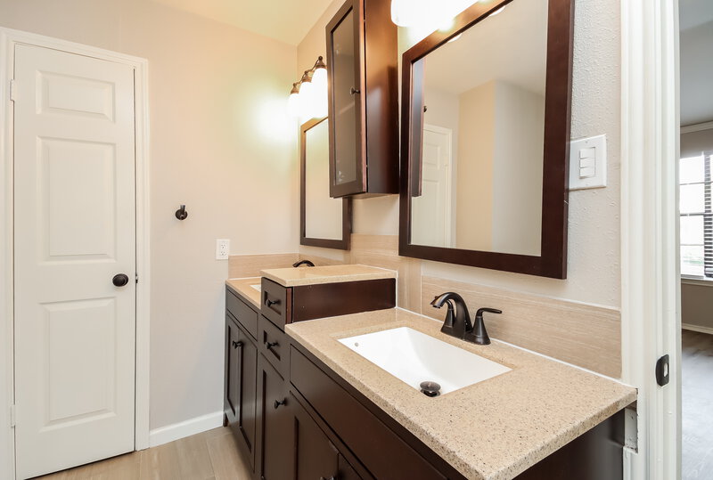 2,485/Mo, 1710 Valero St Friendswood, TX 77546 Bathroom View