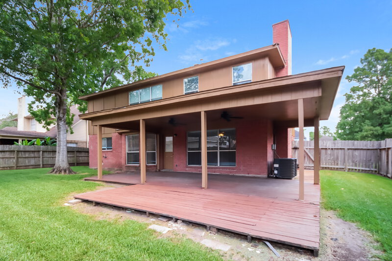 2,485/Mo, 1710 Valero St Friendswood, TX 77546 Rear View