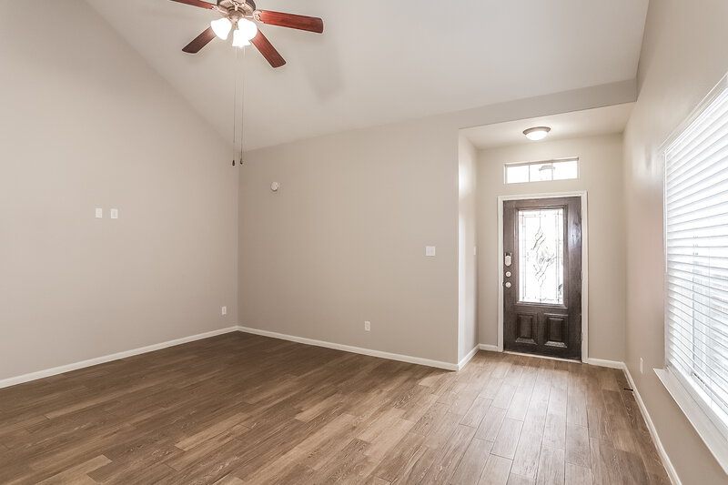 2,195/Mo, 10518 Southway Bend Ln Houston, TX 77034 Living Room View 2