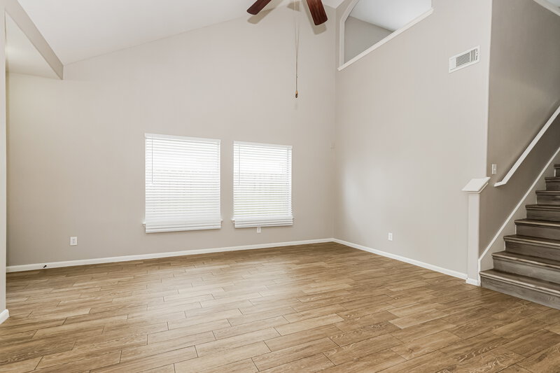 2,055/Mo, 10518 Southway Bend Ln Houston, TX 77034 Living Room View 2