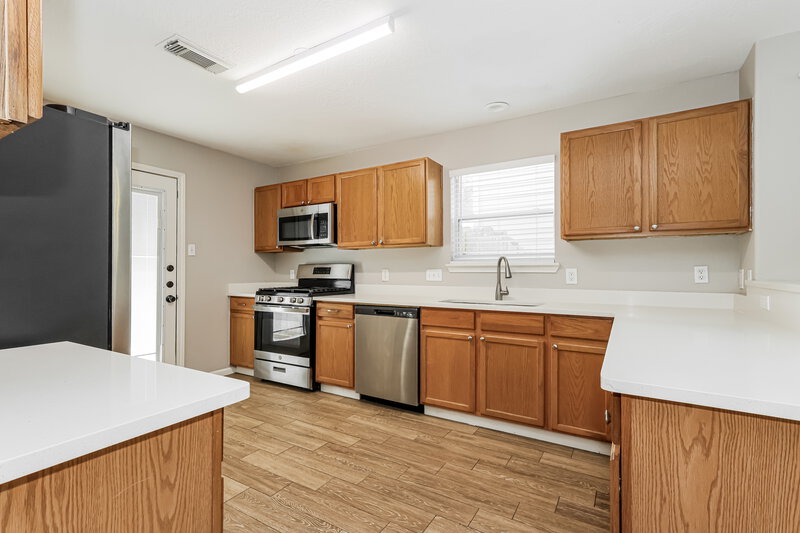 2,055/Mo, 10518 Southway Bend Ln Houston, TX 77034 Kitchen View