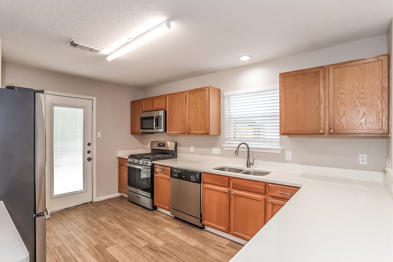 2,195/Mo, 10518 Southway Bend Ln Houston, TX 77034 Kitchen View 2