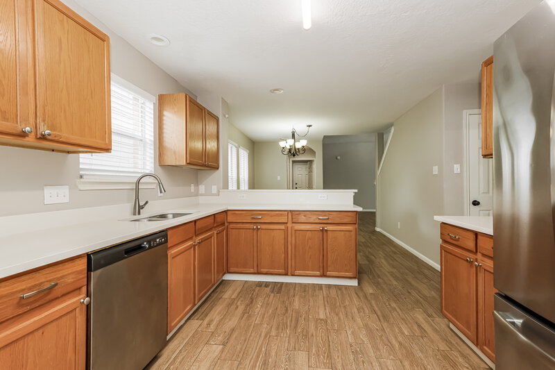 2,055/Mo, 10518 Southway Bend Ln Houston, TX 77034 Kitchen View 2