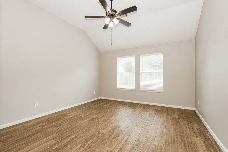 2,055/Mo, 10518 Southway Bend Ln Houston, TX 77034 Main Bedroom View