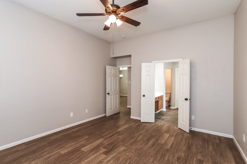 2,195/Mo, 10518 Southway Bend Ln Houston, TX 77034 Main Bedroom View