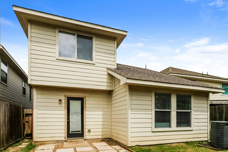 2,055/Mo, 10518 Southway Bend Ln Houston, TX 77034 Rear View