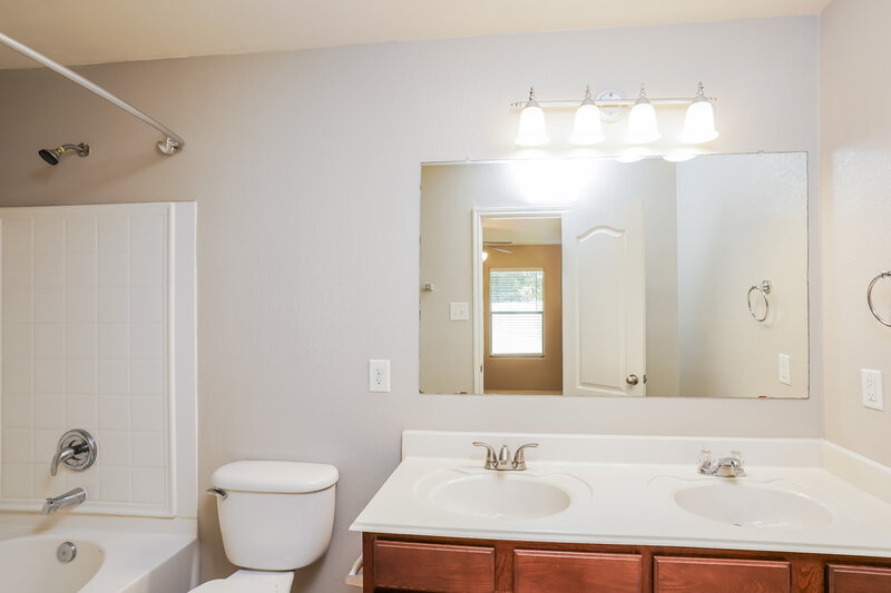 1,740/Mo, 9614 Brandon Rock Lane Houston, TX 77044 Main Bathroom View