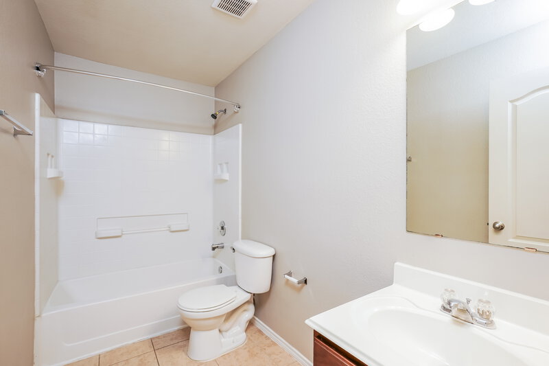 1,740/Mo, 9614 Brandon Rock Lane Houston, TX 77044 Bathroom View