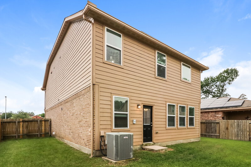 1,995/Mo, 12074 Fairquarter Ln Pinehurst, TX 77362 Rear View