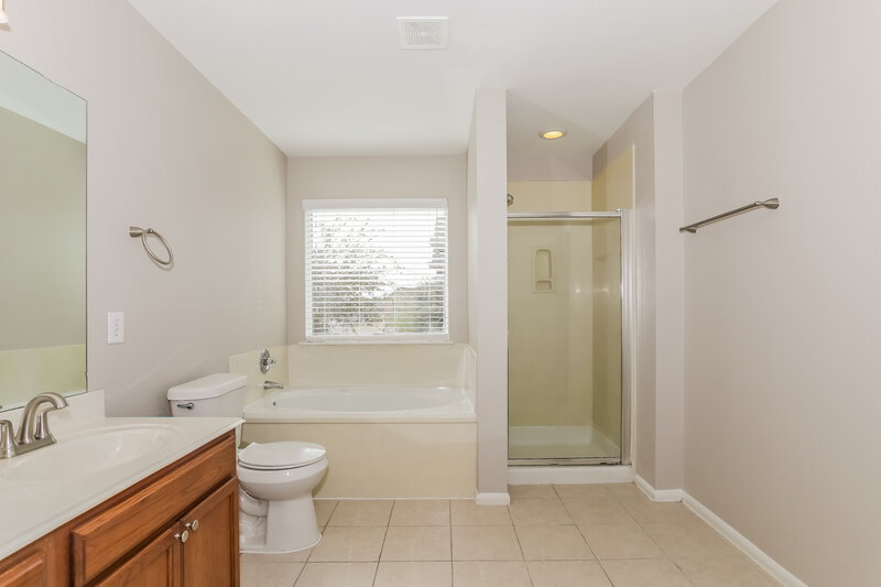 2,325/Mo, 20635 Springlight Ln Spring, TX 77379 Main Bathroom View