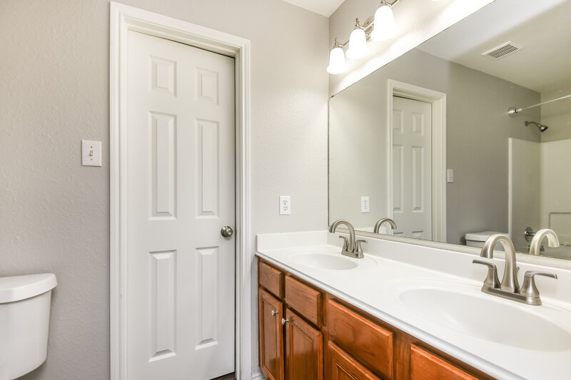 2,075/Mo, 22806 Red Leo Ln Spring, TX 77389 Main Bathroom View