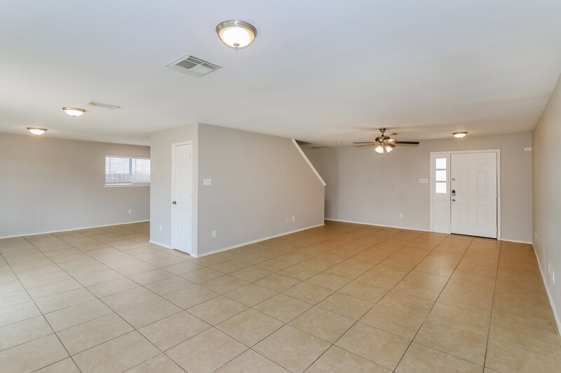 1,700/Mo, 5006 Roth Forest Ln Spring, TX 77389 Living Room View 2