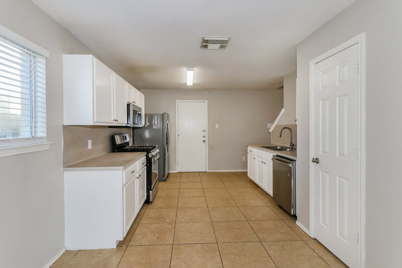 1,700/Mo, 5006 Roth Forest Ln Spring, TX 77389 Kitchen View