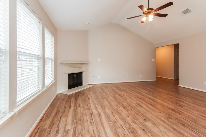 2,300/Mo, 21103 Spur Ridge Ct Richmond, TX 77406 Living Room View 3