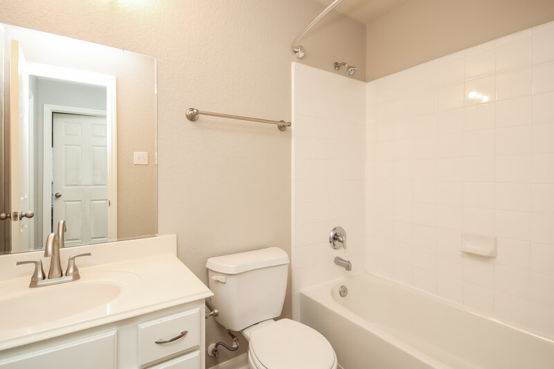 2,300/Mo, 21103 Spur Ridge Ct Richmond, TX 77406 Main Bathroom View