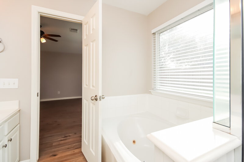 2,300/Mo, 21103 Spur Ridge Ct Richmond, TX 77406 Bathroom View 2