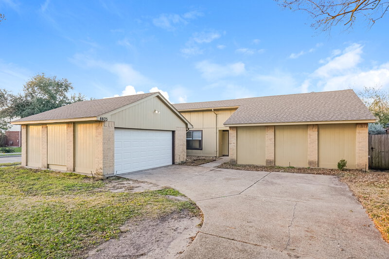 2,010/Mo, 4403 Pawnee St Baytown, TX 77521 Front View
