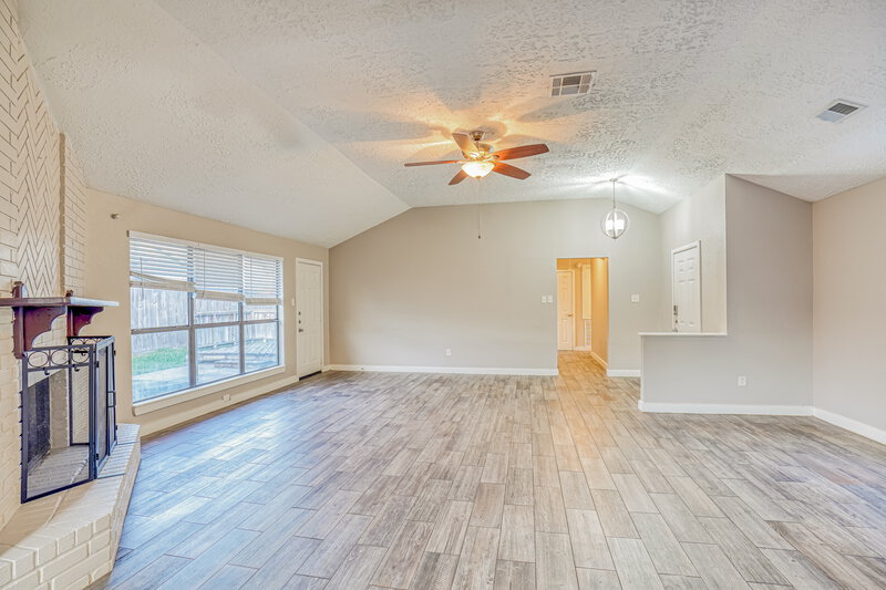 2,010/Mo, 4403 Pawnee St Baytown, TX 77521 Living Room View