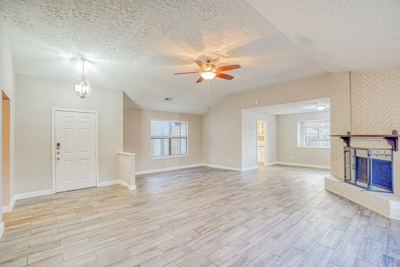 2,010/Mo, 4403 Pawnee St Baytown, TX 77521 Living Room View 3