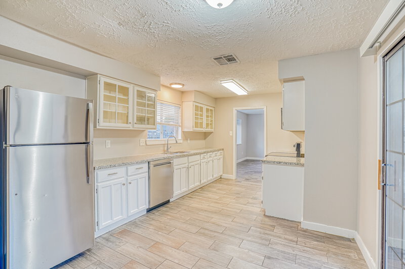 2,010/Mo, 4403 Pawnee St Baytown, TX 77521 Kitchen View 2