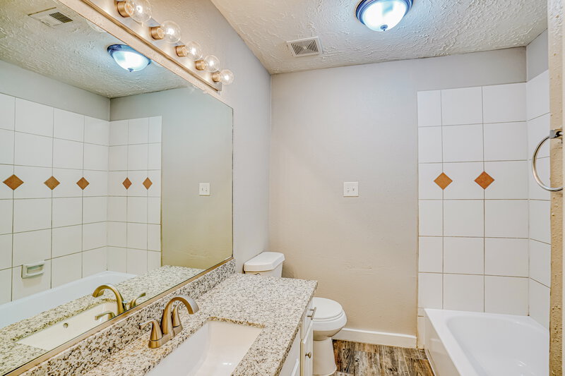 2,010/Mo, 4403 Pawnee St Baytown, TX 77521 Bathroom View